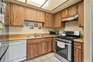 12010 226th, Hawaiian Gardens, CA 90716 - Photo 8