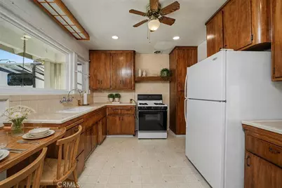 138 N Vecino Avenue, Glendora, CA 91741 - Photo 10