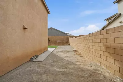 14219 Fir St, Oak Hills, CA 92344 - Photo 54