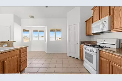 12858 Atsina, Phelan, CA 92371 - Photo 10