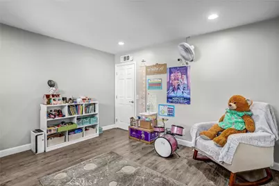 679 S Indian Hill #B, Claremont, CA 91711 - Photo 16