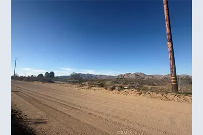 31020 Pawnee Road, Lucerne Valley, CA 92356 - Photo 2