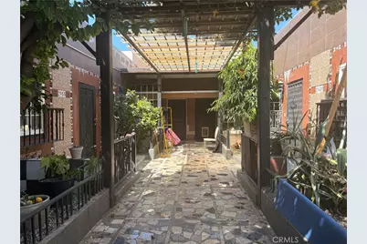 2949 S Harcourt, Los Angeles, CA 90016 - Photo 1