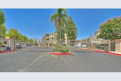 1015 La Terraza #304, Corona, CA 92879 - Photo 2