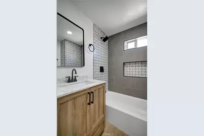 3515 S Norton, Los Angeles, CA 90018 - Photo 32