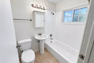 22538 Berdon St, Woodland Hills, CA 91367 - Photo 16