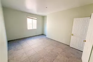 7565 Blue Mist Ct, Fontana, CA 92336 - Photo 8