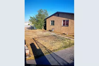 944 E Elizabeth, Barstow, CA 92311 - Photo 2