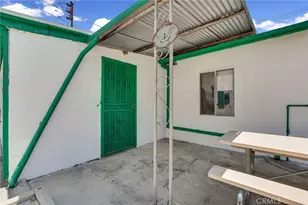 828 W 73rd St, Los Angeles, CA 90044 - Photo 50