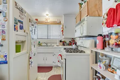 828 W 73rd Street, Los Angeles, CA 90044 - Photo 14