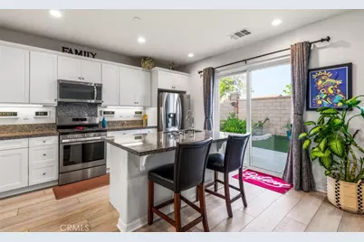 6389 Bluestone Way, Fontana, CA 92336 - Photo 8