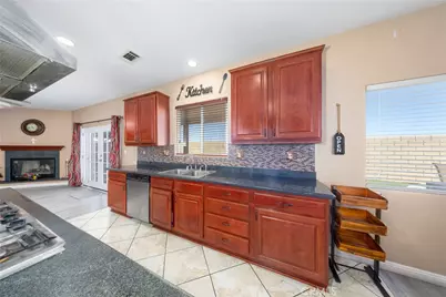 12448 Flagstone Court, Victorville, CA 92392 - Photo 14