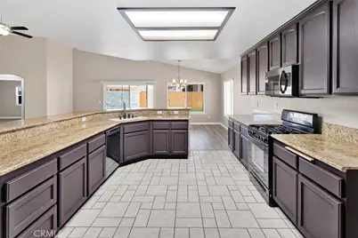 13520 Driftwood, Victorville, CA 92395 - Photo 22