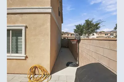 7247 Willowmore, Fontana, CA 92336 - Photo 22