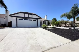 19415 Sweetwood Ln, Lake Elsinore, CA 92530 - Photo 2