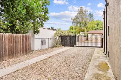 868 W Calaveras, Altadena, CA 91001 - Photo 12