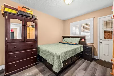 827 W 104th Place, Los Angeles, CA 90044 - Photo 10
