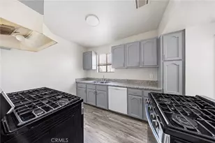 9614 Graham Ave, Los Angeles, CA 90002 - Photo 14