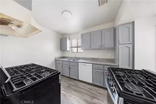 9614 Graham Ave, Los Angeles, CA 90002 - Photo 14