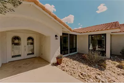 8975 Fortuna Avenue, Yucca Valley, CA 92284 - Photo 2