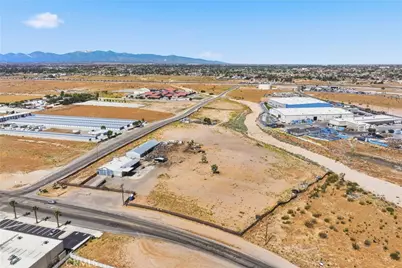 10592 E Avenue, Hesperia, CA 92345 - Photo 1