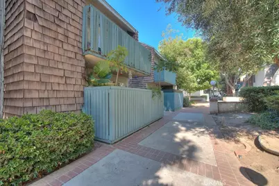 5700 Etiwanda #212, Tarzana, CA 91356 - Photo 2