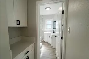 8718 Cimarron St, Los Angeles, CA 90047 - Photo 14