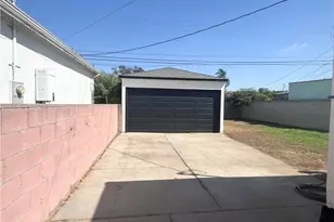 8718 Cimarron St, Los Angeles, CA 90047 - Photo 26