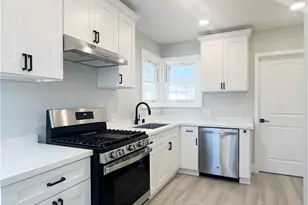 8718 Cimarron St, Los Angeles, CA 90047 - Photo 10