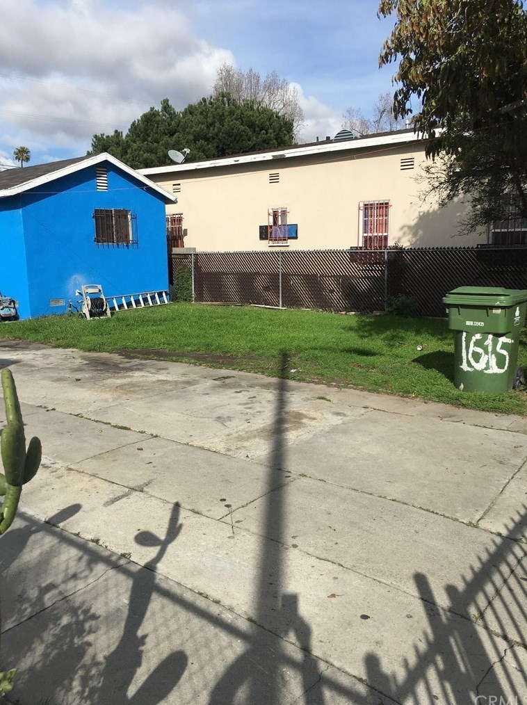 1615 Gage Ave, Los Angeles, CA 90001-1725