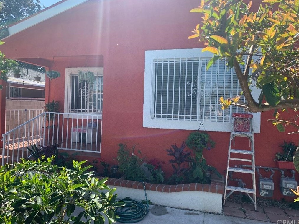 1584 37th St, Los Angeles, CA 90018-4521