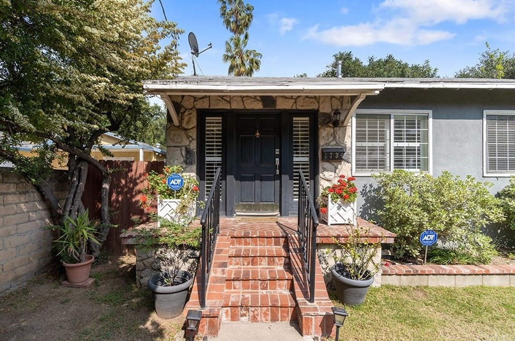 1734 El Sereno Ave, Pasadena, CA 91103-1606