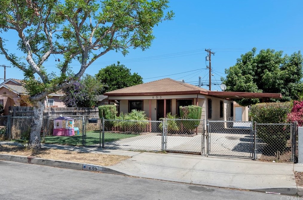 653 139th St, Los Angeles, CA 90059-3533