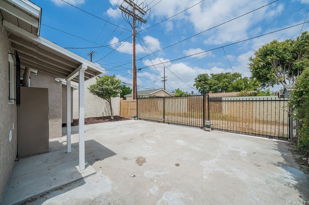 1739 56th St, Los Angeles CA  90062-2730 exterior