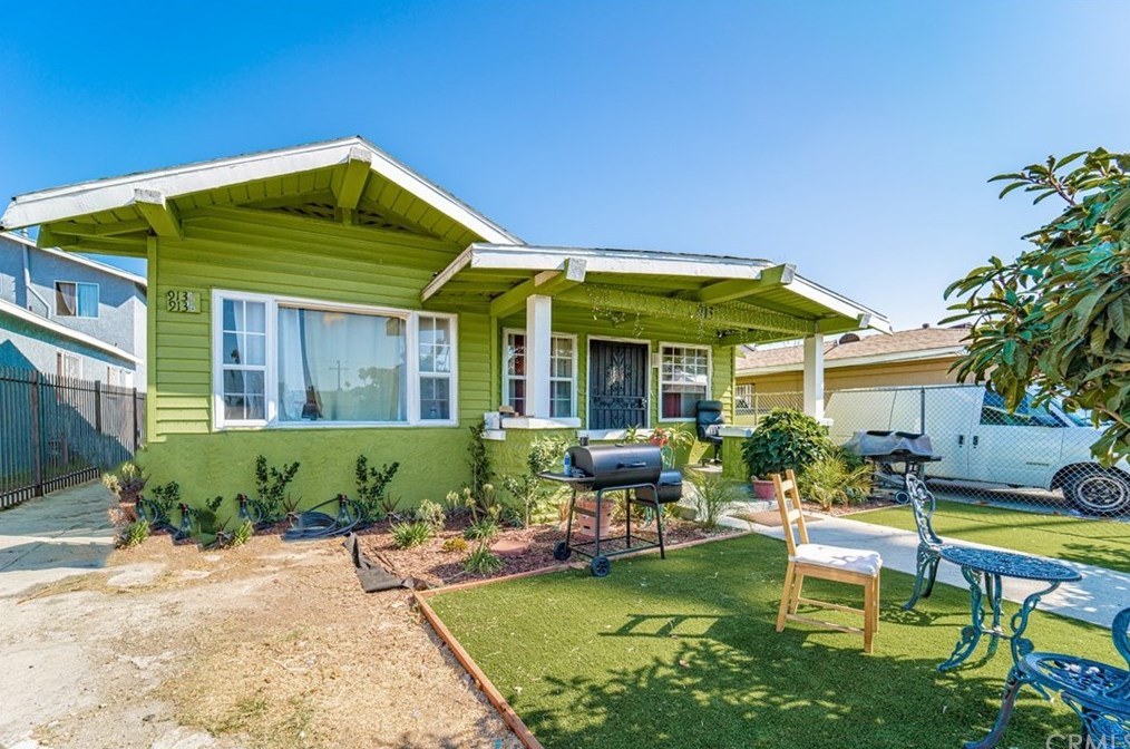 913 79th St, Los Angeles, CA 90001-2917