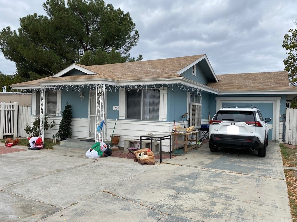 1230 Mayberry Ave, Hemet, CA 92543-6187