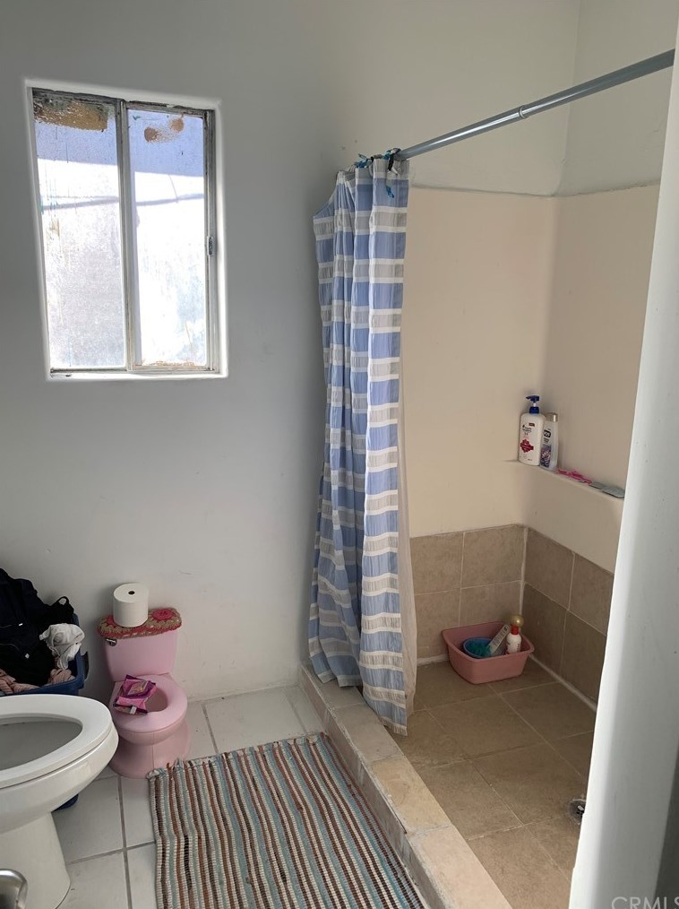 1351 49th St, Los Angeles, CA 90011-4211