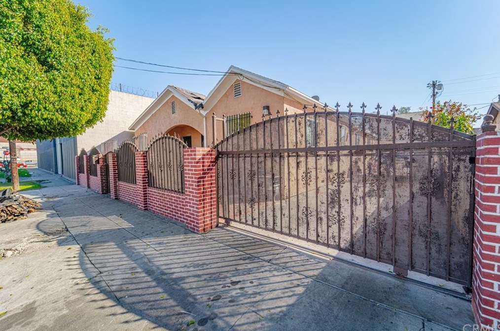 1668 49th St, Los Angeles, CA 90011-4441