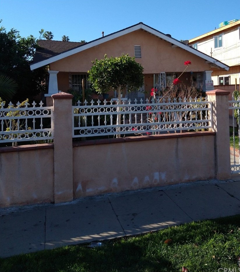 1520 37th St, Los Angeles, CA 90018-4521