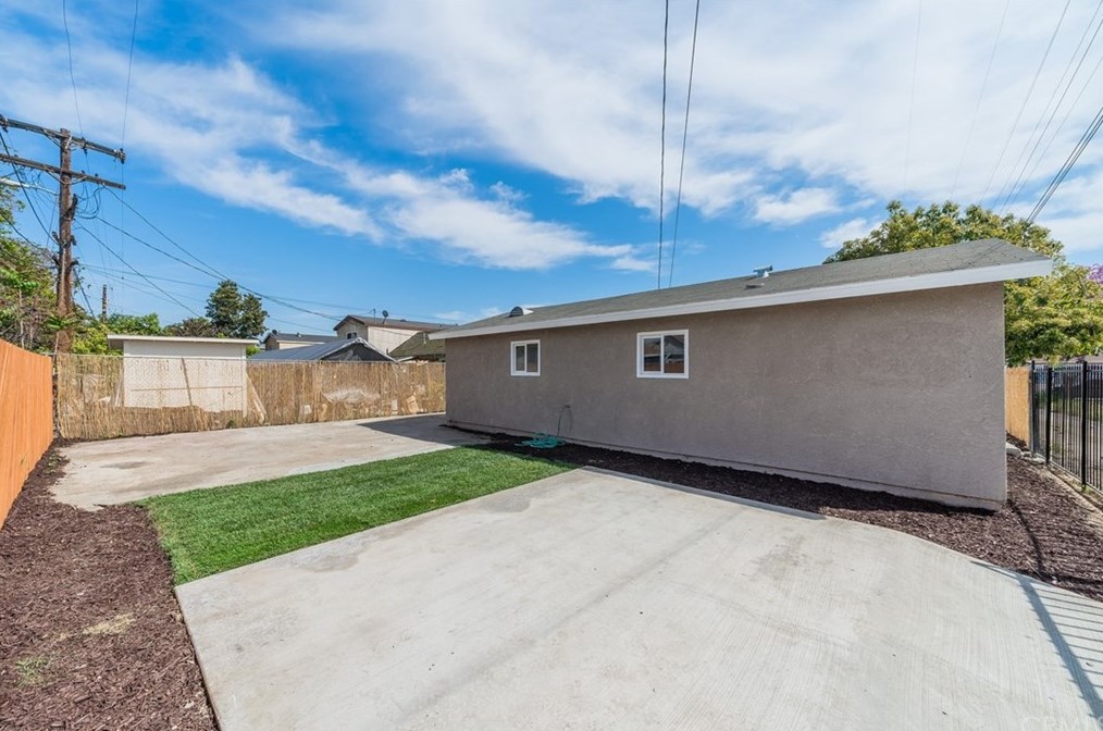1715 105th St, Los Angeles CA  90002-3613 exterior