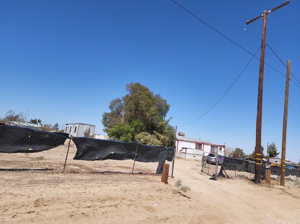 11580 Hacienda Rd, Phelan, CA 92371-8007