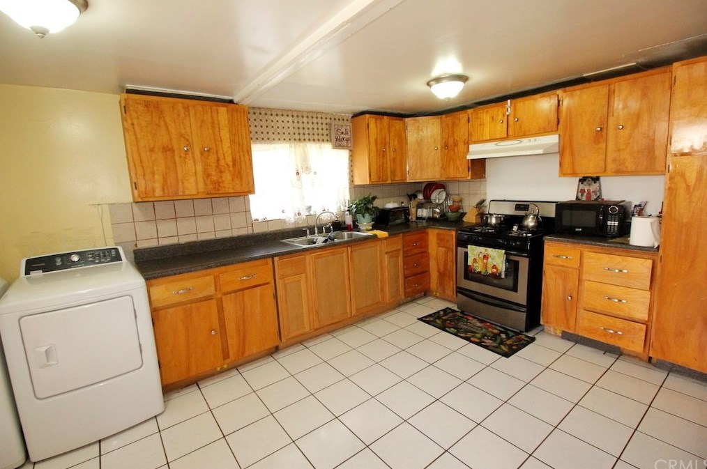 6732 Hannon St, Bell, CA 90201