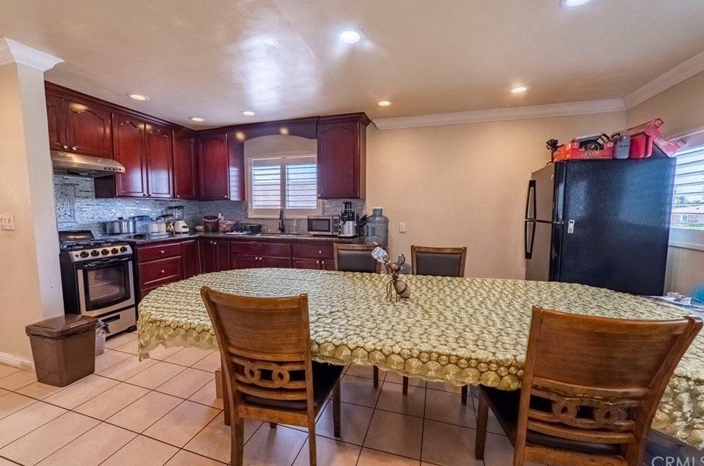554 Kern Ave, Los Angeles, CA 90022-1814