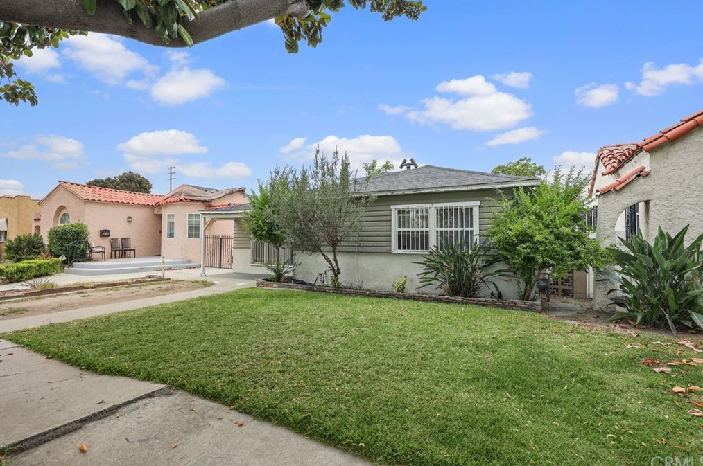 819 85th St, Los Angeles, CA 90001-3628