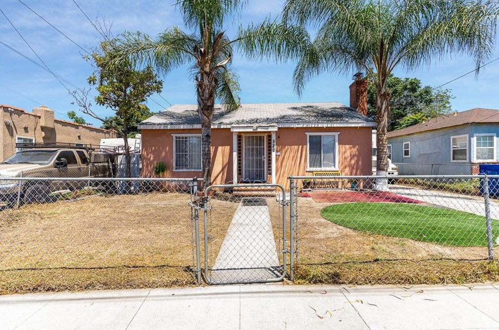 520 Poinsettia Ave, Compton, CA 90221-2817