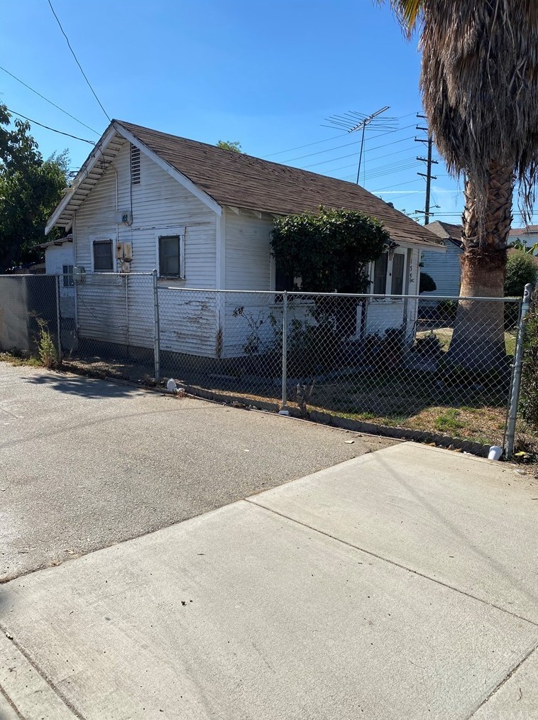 135 Myrtle Ave, Pomona, CA 91766-1347