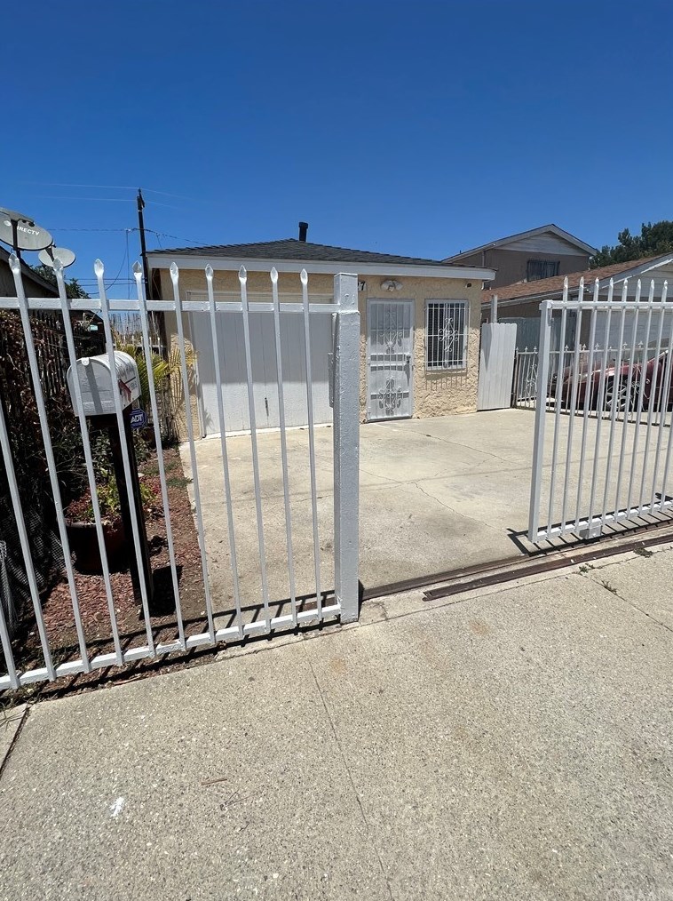 1727 W 155th St, Compton, CA 90220