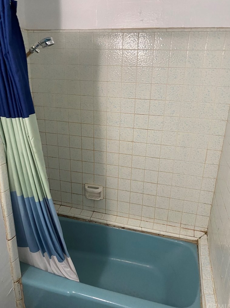 1918 81 St, Los Angeles CA 90001-3508 exterior