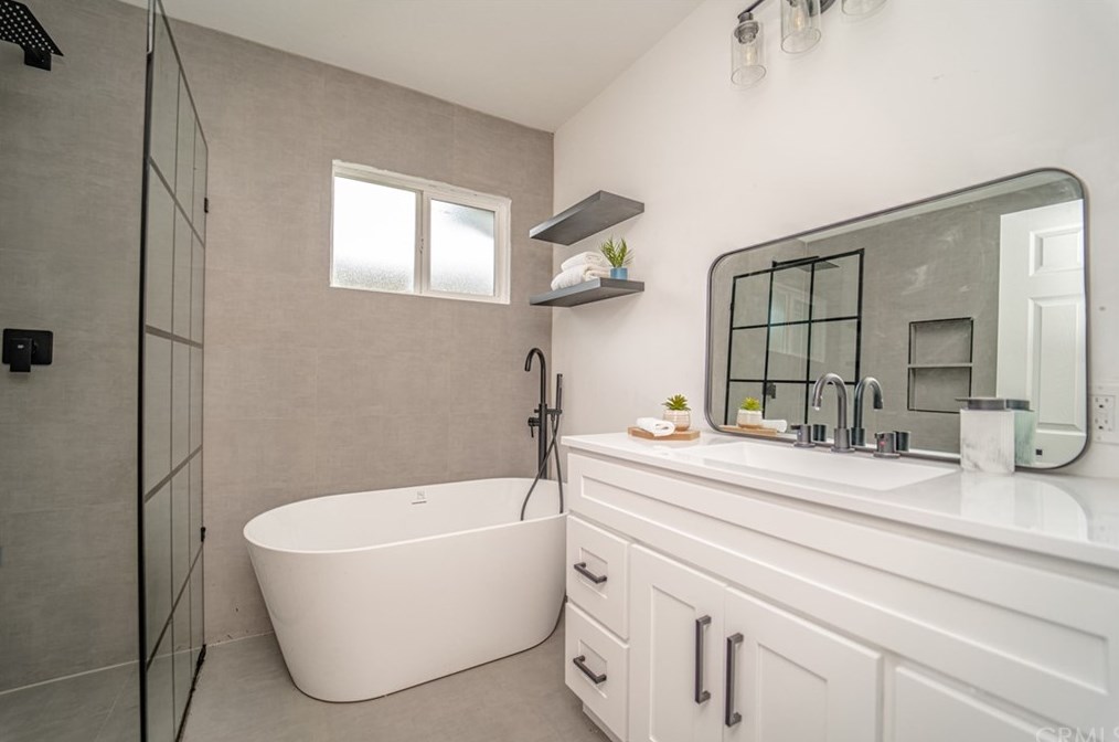 4261 Hobart Blvd, Los Angeles CA  90062-1627 exterior