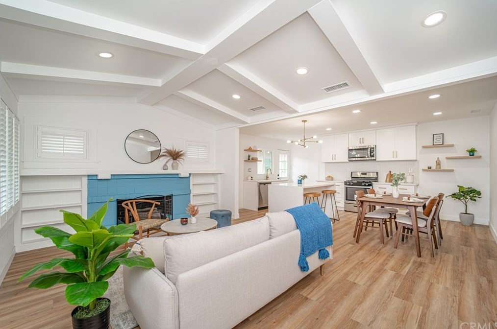 4261 Hobart Blvd, Los Angeles CA  90062-1627 exterior